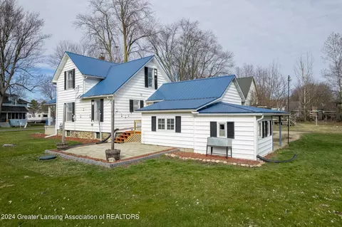 123 Burton St, Pompeii, MI 48874