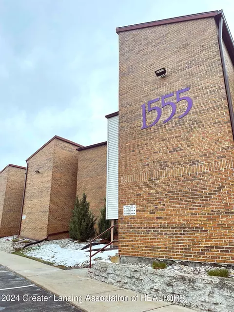 1555 W Pond Dr #13, Okemos, MI 48864