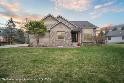 5175 Runnymede Dr, Holt, MI 48842
