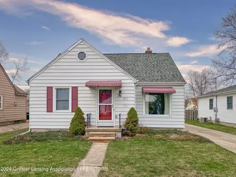 1121 E Greenlawn Ave, Lansing, MI 48910