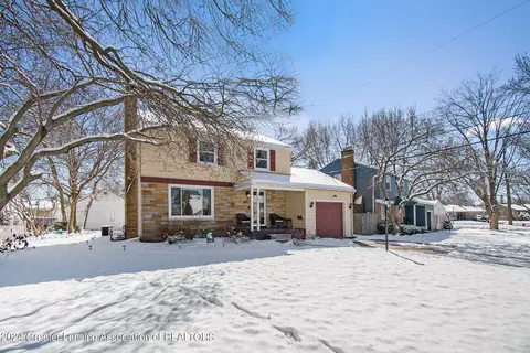 2207 Fairfax Rd, Lansing, MI 48910