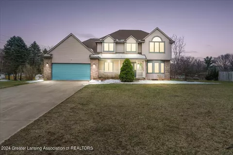 9646 Missaukee Ln, Haslett, MI 48840