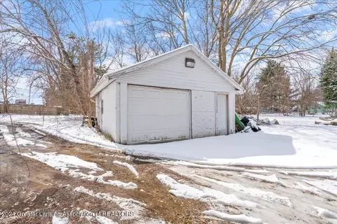 Exterior - 404 E Rouse St, Lansing, MI 48910 photo 6 of 7
