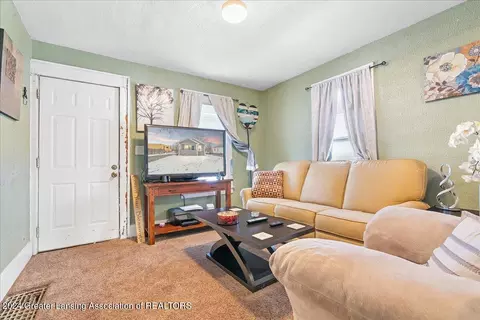 Living - 404 E Rouse St, Lansing, MI 48910 photo 2 of 2