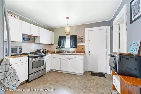 Kitchen - 404 E Rouse St, Lansing, MI 48910 photo 2 of 3