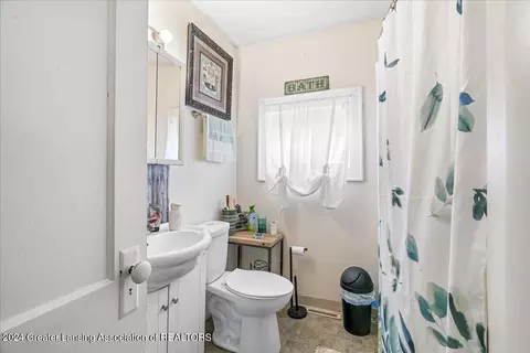 Bath - 404 E Rouse St, Lansing, MI 48910 photo 1 of 1