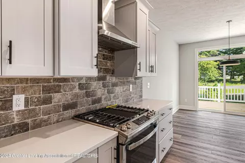 Kitchen - 14045 Pristine Ct, Dewitt, MI 48820 photo 3 of 4