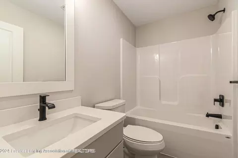 Bath - 14045 Pristine Ct, Dewitt, MI 48820 photo 5 of 5