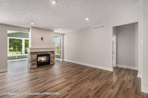 Living - 14045 Pristine Ct, Dewitt, MI 48820 photo 2 of 4