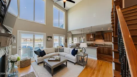 Living - 12955 Paradise Dr, Dewitt, MI 48820 photo 2 of 7