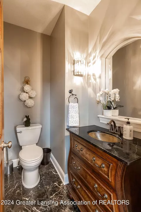 Bath - 12955 Paradise Dr, Dewitt, MI 48820 photo 1 of 7