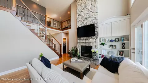 Living - 12955 Paradise Dr, Dewitt, MI 48820 photo 3 of 7