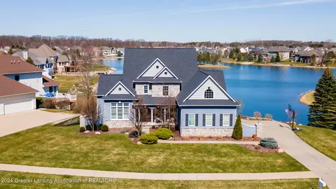 12955 Paradise Dr, Dewitt, MI 48820