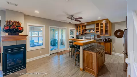 Kitchen - 12955 Paradise Dr, Dewitt, MI 48820 photo 7 of 9