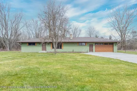 498 Piper Rd, Haslett, MI 48840