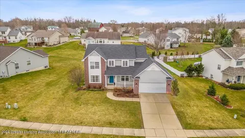 11728 Gold Fields Dr, Grand Ledge, MI 48837