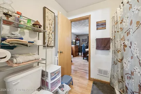 Bath - 1810 W Jason Rd, Dewitt, MI 48820 photo 2 of 4