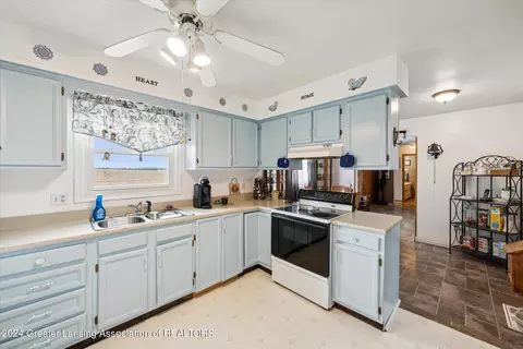 Kitchen - 1810 W Jason Rd, Dewitt, MI 48820 photo 3 of 5