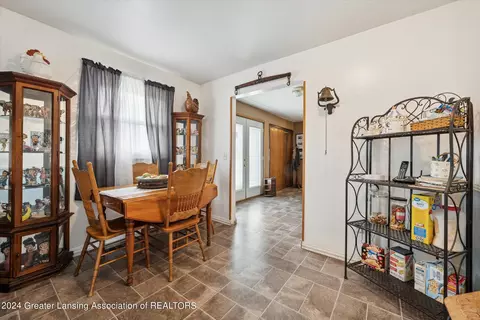 Dining - 1810 W Jason Rd, Dewitt, MI 48820 photo 1 of 2