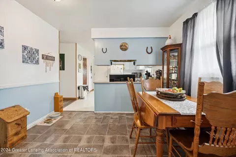 Dining - 1810 W Jason Rd, Dewitt, MI 48820 photo 2 of 2