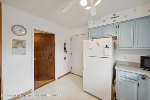 Kitchen - 1810 W Jason Rd, Dewitt, MI 48820 photo 5 of 5