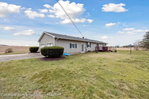 Exterior - 1810 W Jason Rd, Dewitt, MI 48820 photo 10 of 14