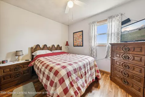 Bedroom - 1810 W Jason Rd, Dewitt, MI 48820 photo 3 of 6