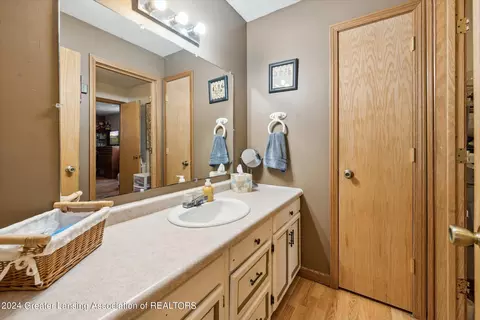 Bath - 1810 W Jason Rd, Dewitt, MI 48820 photo 1 of 4