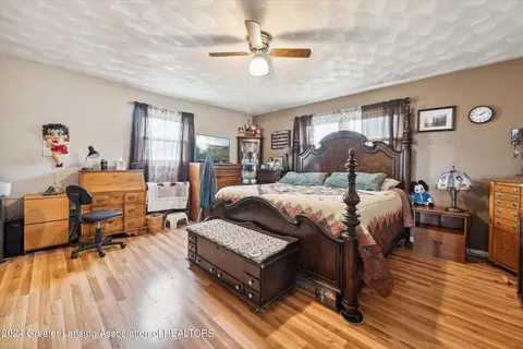 Bedroom - 1810 W Jason Rd, Dewitt, MI 48820 photo 6 of 6