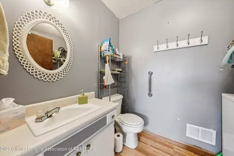 Bath - 1810 W Jason Rd, Dewitt, MI 48820 photo 4 of 4