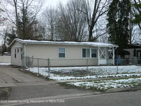 2911 Fielding Dr, Lansing, MI 48911