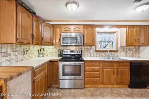 Kitchen - 805 Emerson St, Ithaca, MI 48847 photo 1 of 6
