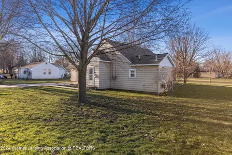 Exterior - 805 Emerson St, Ithaca, MI 48847 photo 8 of 8