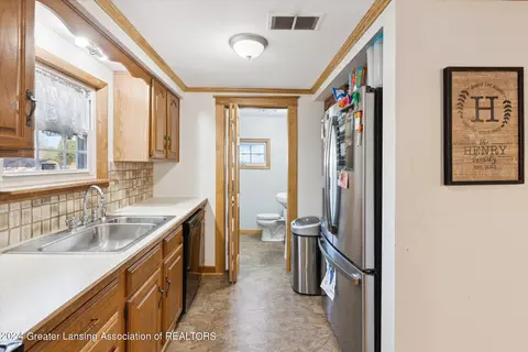 Kitchen - 805 Emerson St, Ithaca, MI 48847 photo 3 of 6