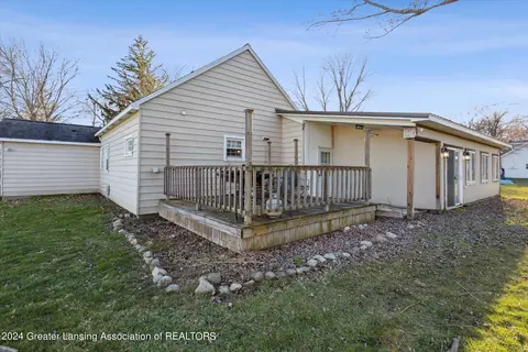Exterior - 805 Emerson St, Ithaca, MI 48847 photo 7 of 8