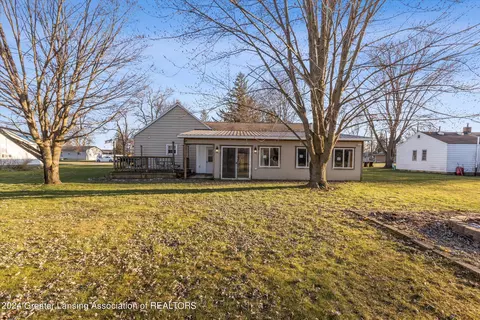 Exterior - 805 Emerson St, Ithaca, MI 48847 photo 2 of 8
