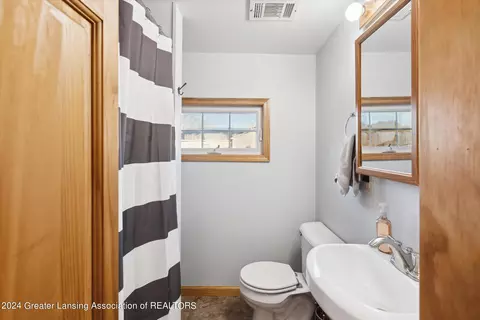 Bath - 805 Emerson St, Ithaca, MI 48847 photo 1 of 2