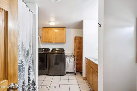 Kitchen - 805 Emerson St, Ithaca, MI 48847 photo 5 of 6