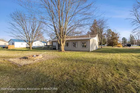 Exterior - 805 Emerson St, Ithaca, MI 48847 photo 6 of 8