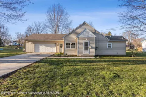 Exterior - 805 Emerson St, Ithaca, MI 48847 photo 3 of 8