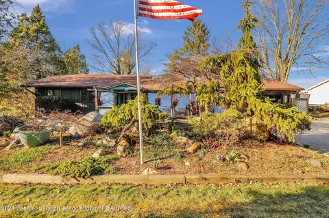 1417 Boichot Rd, Lansing, MI 48906