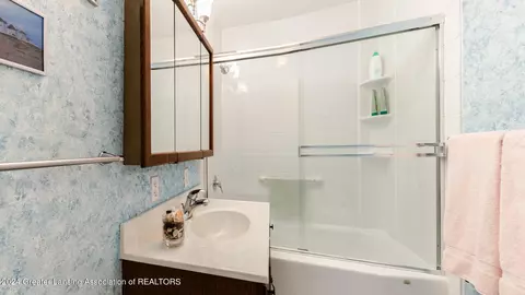 Bath - 15803 Brook Rd, Lansing, MI 48906 photo 2 of 2