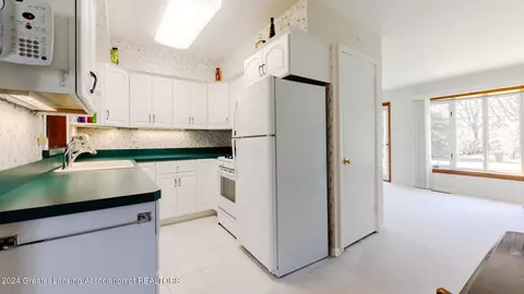 Kitchen - 15803 Brook Rd, Lansing, MI 48906 photo 1 of 2