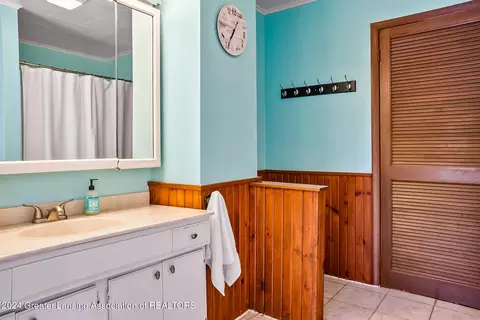 Bath - 10908 W Maple Rapids Rd, Fowler, MI 48835 photo 2 of 3
