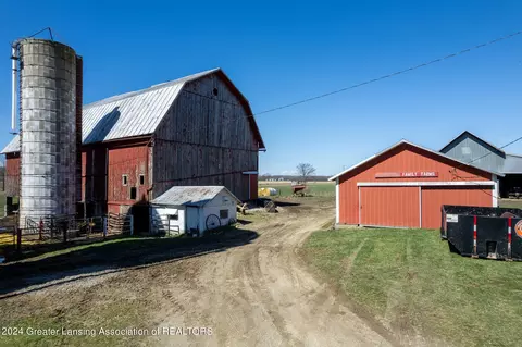 Exterior - 10908 W Maple Rapids Rd, Fowler, MI 48835 photo 5 of 7