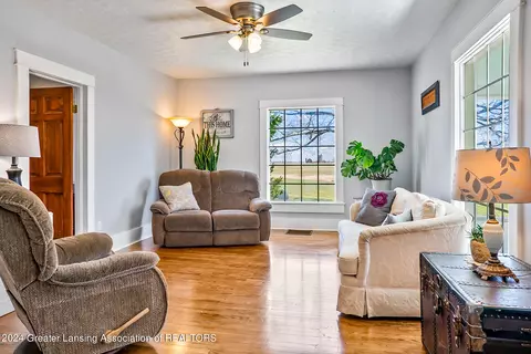 Living - 10908 W Maple Rapids Rd, Fowler, MI 48835 photo 3 of 5
