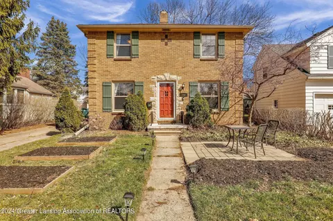 352 Collingwood Dr, East Lansing, MI 48823