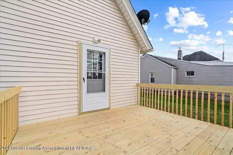 Exterior - 1034 Hamilton St, Jackson, MI 49202 photo 5 of 12