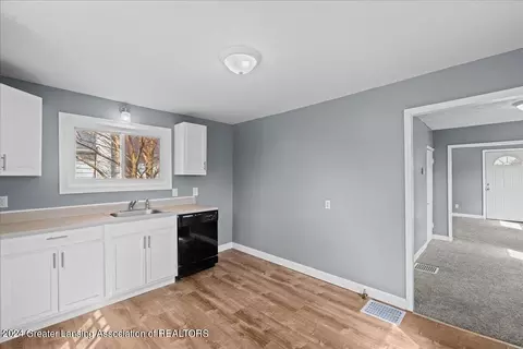 Kitchen - 1034 Hamilton St, Jackson, MI 49202 photo 2 of 3
