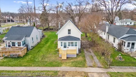 Exterior - 1034 Hamilton St, Jackson, MI 49202 photo 10 of 12
